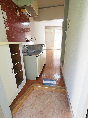 玄関⇒キッチン&洋室